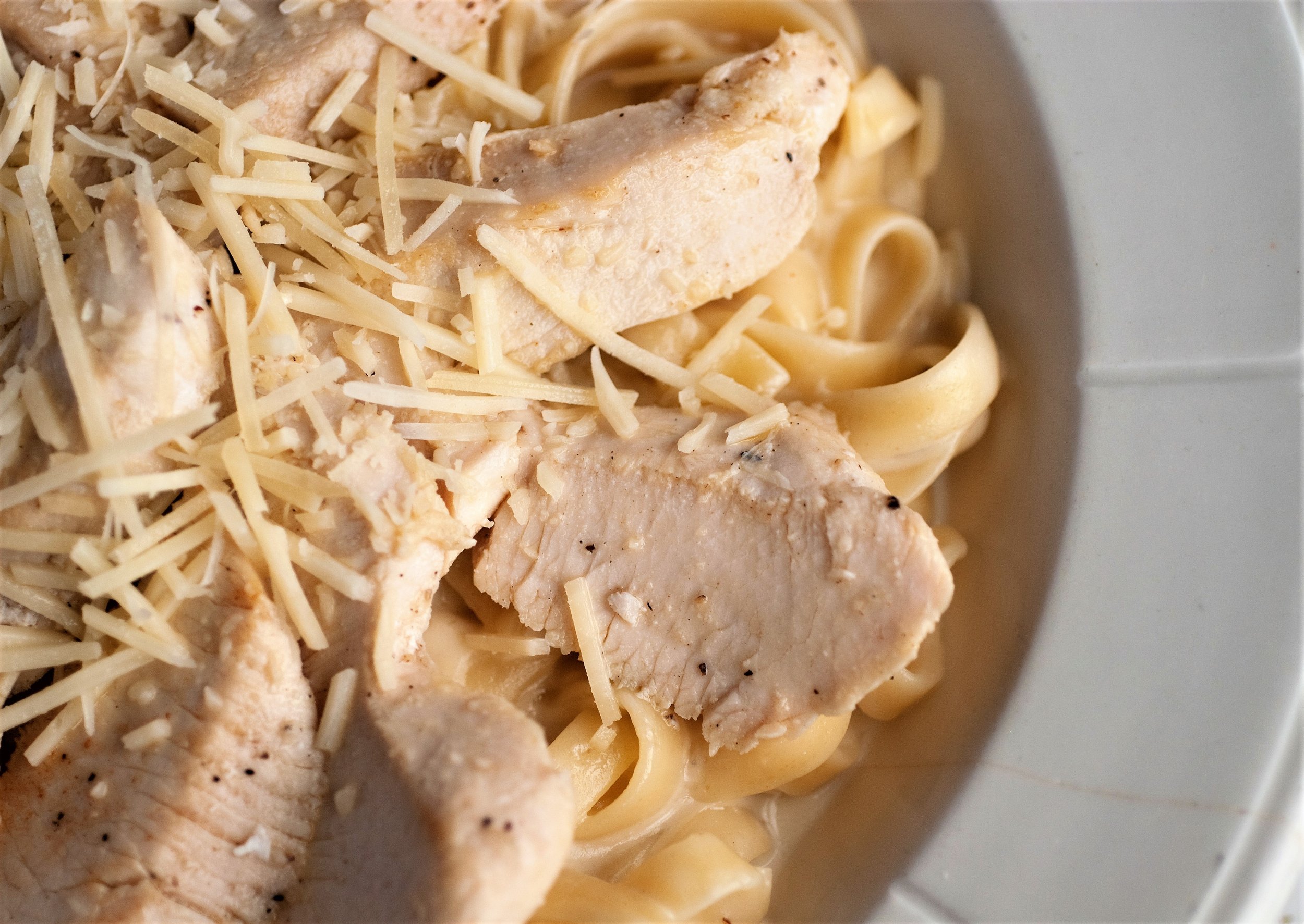 CHICKEN FETTUCCINI ALFREDO
